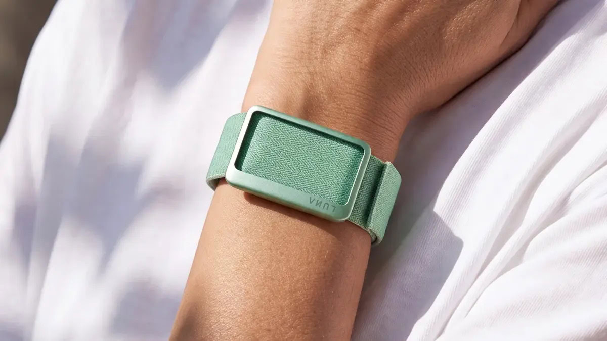 Luna Band Screenless Fitness Tracker Now Ships Worldwide for $149
