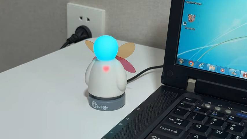Someone Resurrected a USB MSN Messenger Accessory in 2026 and It Still Works
